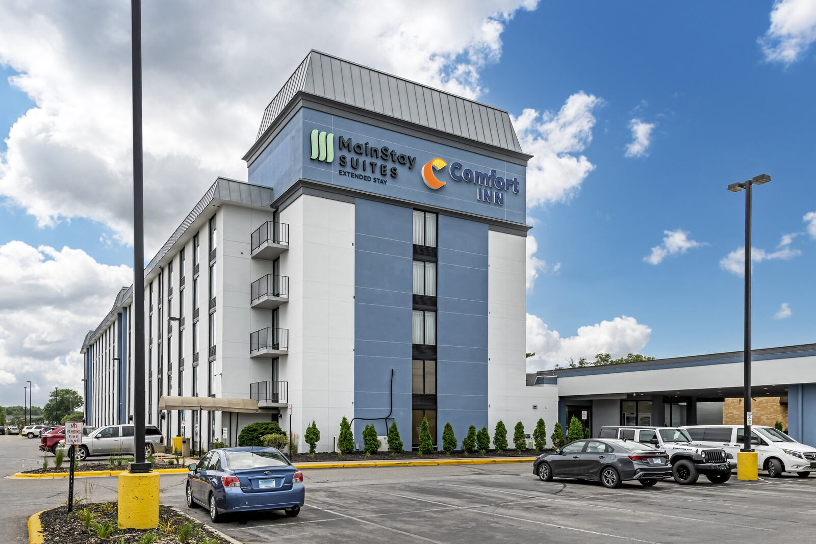 Comfort Inn Bloomington free guarded parking lot for Park and Fly guests